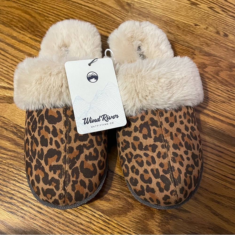 Wind River Leopard Print Slippers